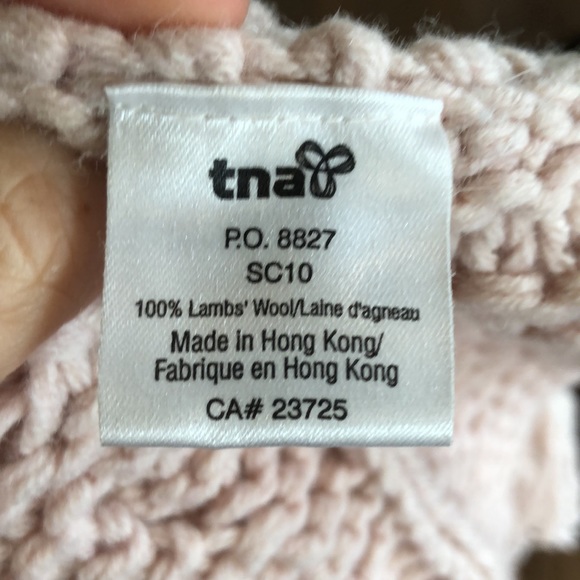 Lambs wool pale pink TNA shrug - Picture 3 of 5